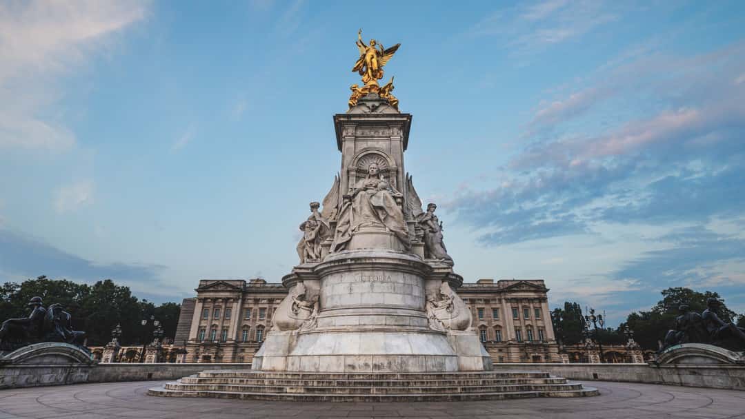 R v Smith: Court of Appeal upholds sentences for Queen Victoria Memorial damage
