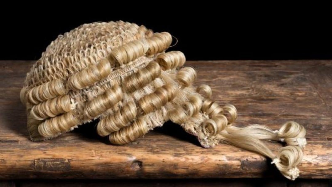 Former barrister pleads guilty to providing illegal immigration advice