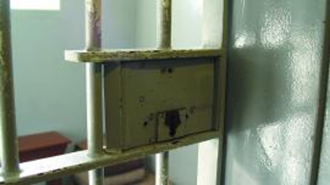 Campaigners defeat government over legal aid cuts for prisoners