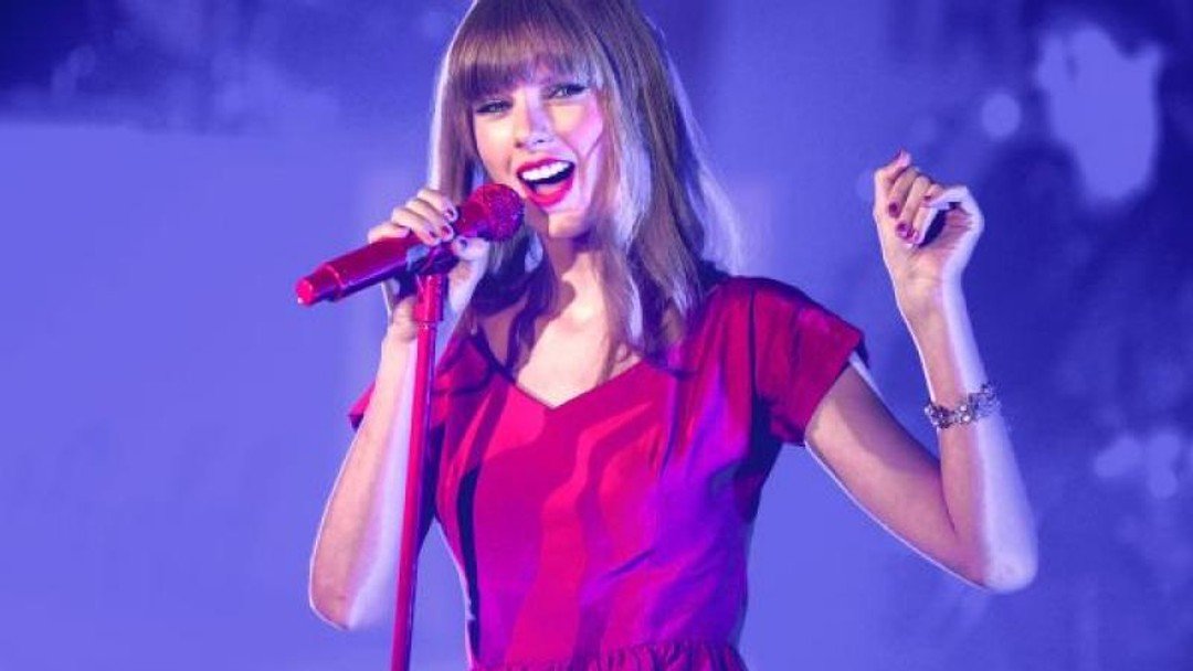 Taylor Swift registers own 'adult' web URLs