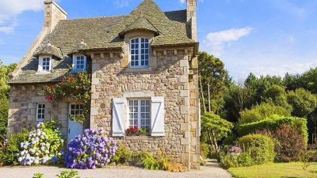 New law bans protests outside homes